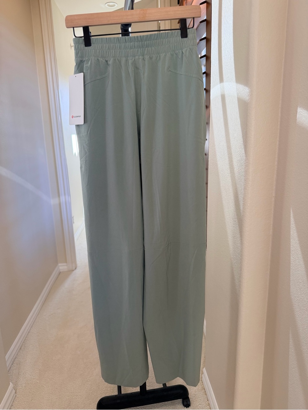 NWT Lululemon Swift Mid-Rise Wide-Leg Pant Palm Court PLMC Size 4 - Picture 7 of 9